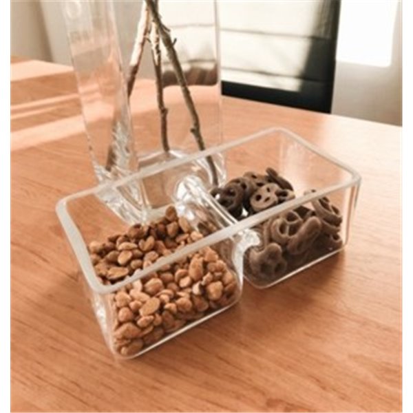 Salaterka dzielona na 2 części na przekąski